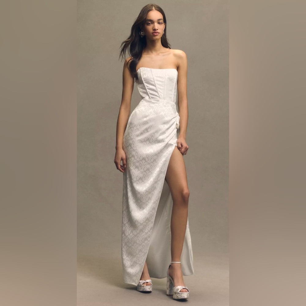 V. Chapman Elegant White Strapless Dress
